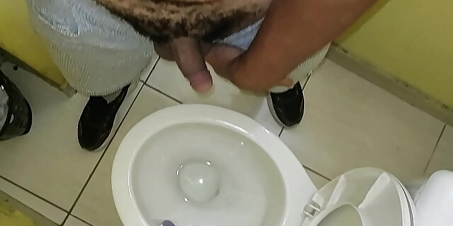 fetish,pissing,spy,watersport