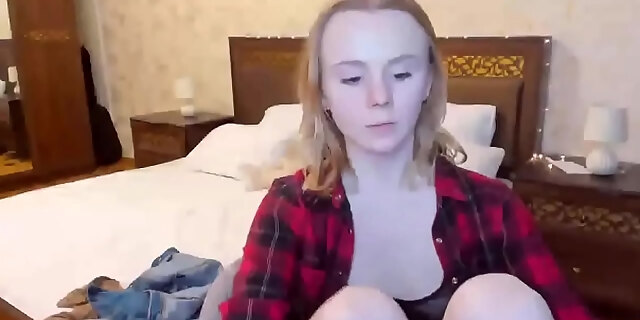 amateur,blonde,blonde teen,bra,homemade,molten,petite,solo,teen,webcam,webcams